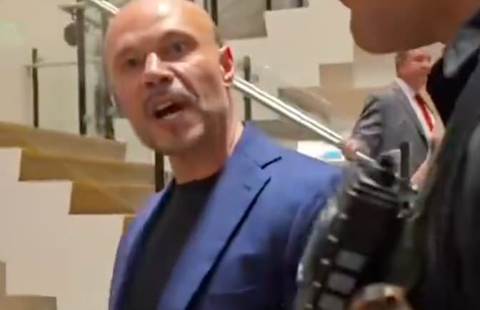 2025 Epstein files: Trump 8 flights, Musk, Thiel, 95-page contact book — documented evidence