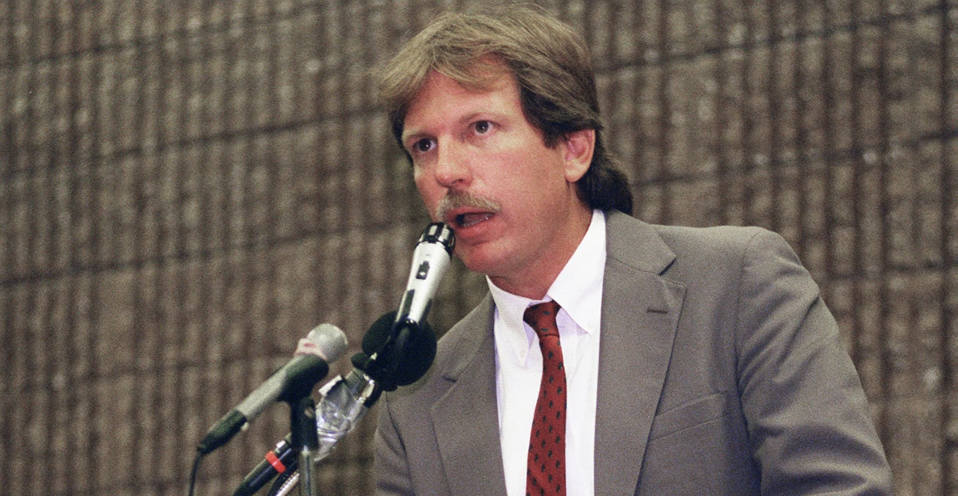 Major newspapers coordinated to destroy Gary Webb after he exposed CIA-linked drug trafficking — documented evidence